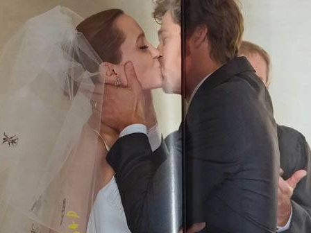 Lo them anh cuoi tuyet dep cua Angelina Jolie va Brad Pitt hinh anh