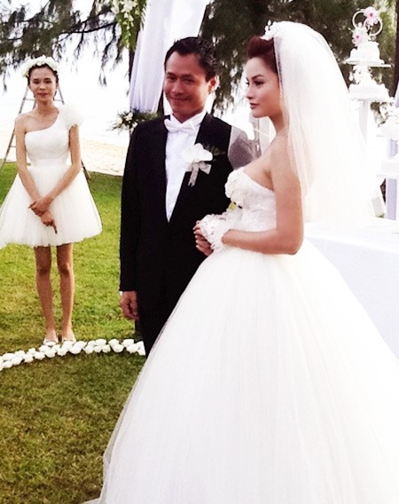 Cuối tháng 9/2011, Vũ Thu Phương bất ngờ tuyên bố giải nghệ. Cùng thời điểm, trong giới rộ lên thông tin rằng người đẹp bỏ cuộc chơi để lấy chồng. Ông xã của Vũ Thu Phương là doanh nhân Trần Thanh Hải, lớn hơn cô 9 tuổi, đã trải qua một đời vợ và có con riêng. Anh sinh ra tại Campuchia nhưng sinh sống ở Việt Nam.