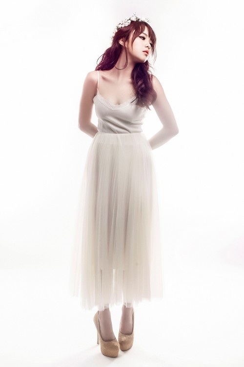 Với mong muốn âm nhạc của mình gần gũi với khán giả, Thái Trinh đã vất vả ăn kiêng, tập luyện thể dục giảm 10 kg để phù hợp với ca khúc mới.