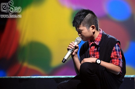 Quang Anh là quán quân Giọng hát Việt nhí 2013, cậu bé là một trong số ít thí sinh có gu âm nhạc cá tính và chinh phục được khát giả bằng giọng hát nội lực vượt ngưỡng tuổi. Bên cạnh khả năng ca hát tốt, Quang Anh còn gây ấn tượng với người hâm mộ bằng gu thời trang rất văn minh, hiện đại đôi khi lại như