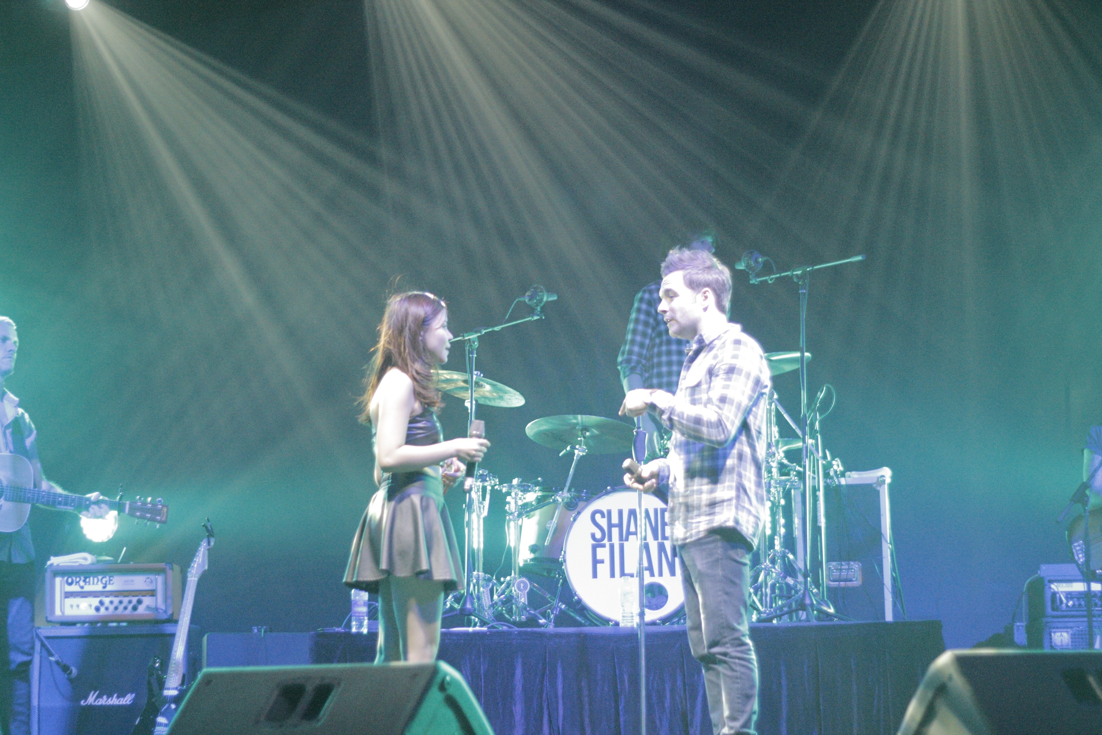 Lo clip tap cua cuu thu linh Westlife voi Tia Hai Chau hinh anh