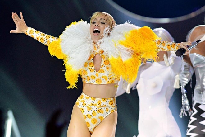 Miley Cyrus doi mat voi an tu vi xuc pham la co Mexico hinh anh