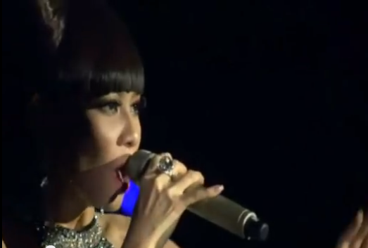 Thu Minh hat 'All By Myself' hinh anh