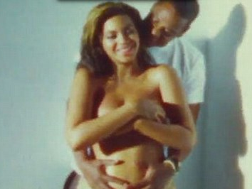 Lo anh nude cua ba bau Beyonce ben ong xa Jay-Z hinh anh