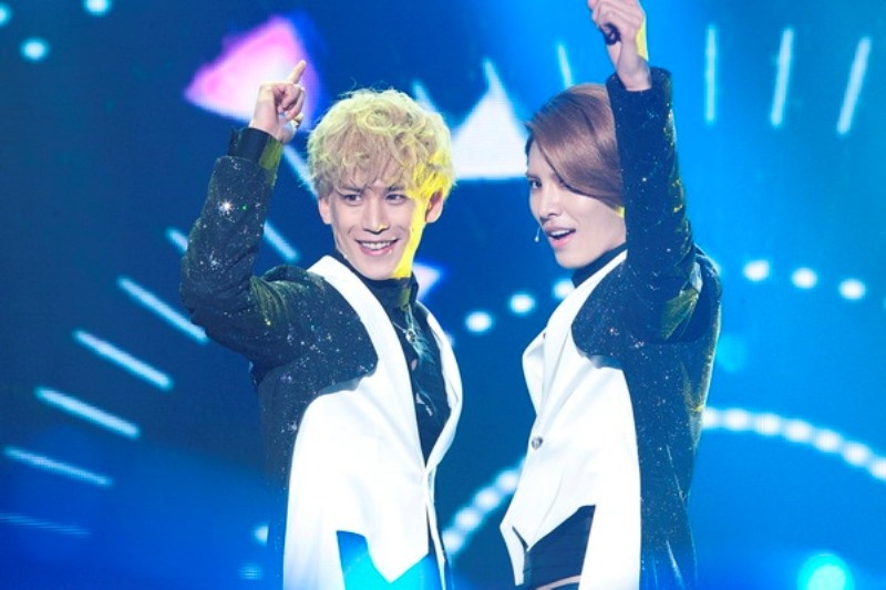  Take One là ban nhạc nổi tiếng hàng đầu Hàn Quốc của hai chàng trai Lee Tae Ik và Won Kang Hwi trong Full House 2.Dù đã là một ngôi sao ca nhạc thần tượng nổi tiếng nhưng Lee Tae Ik luôn nổi lực làm việc để kiếm tiền với mục đích là mua lại 