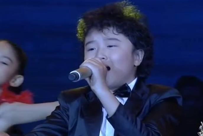 Hoang Anh the hien lien khuc Perhaps, Perhaps, Perhaps/ La Bamba hinh anh