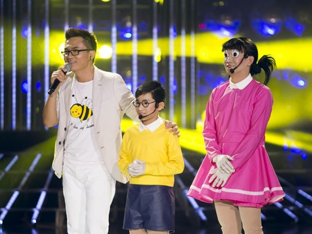 Minh Thuan gia gai dong Xuka nhi nhanh ben Nobita hinh anh