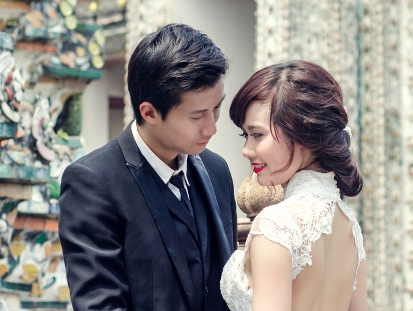 Huyen Lizzie va ban trai hon 7 tuoi sang Thai chup hinh cuoi hinh anh