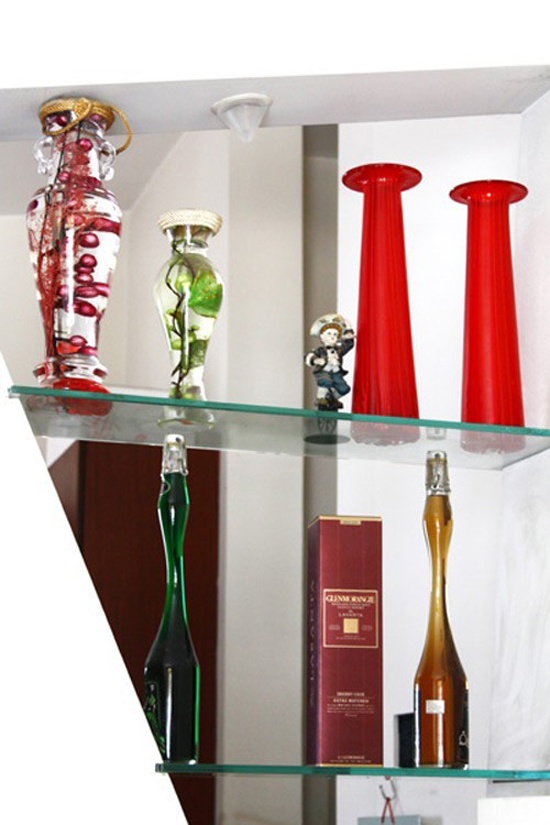   Những vật trang trí lạ và bắt mắt được Lam Trường sử dụng.