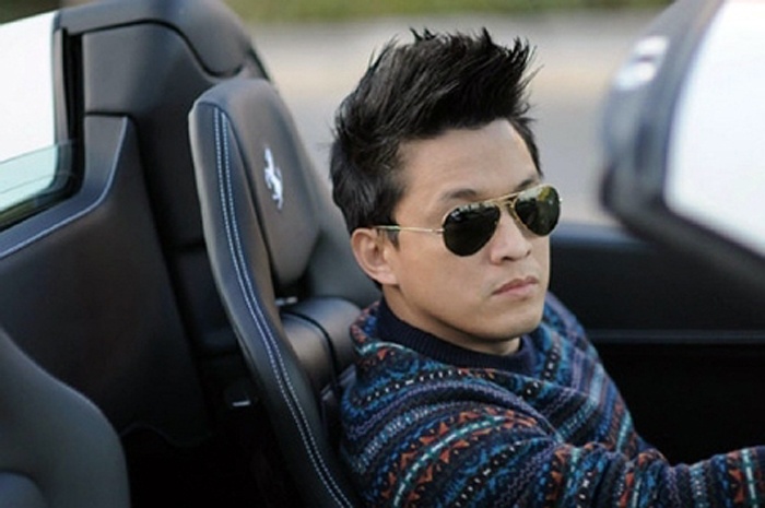 Lam Trường bảnh bao sau tay lái.