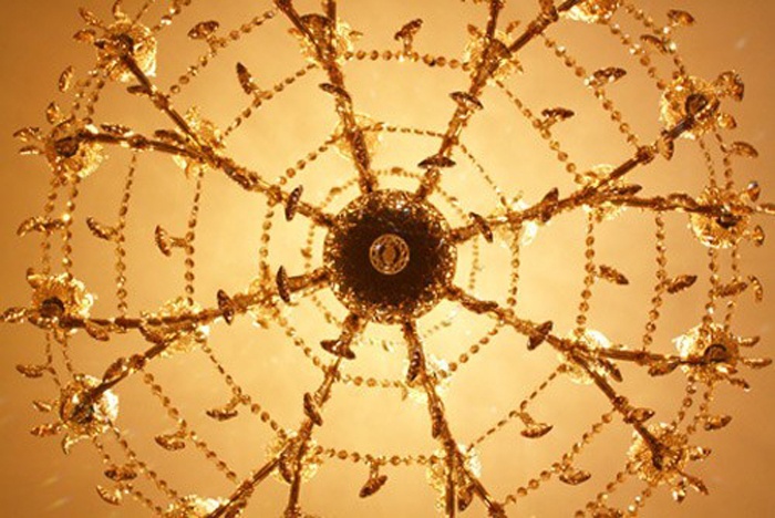 Chiếc đèn chùm đẹp mắt trong nhà Lam Trường.