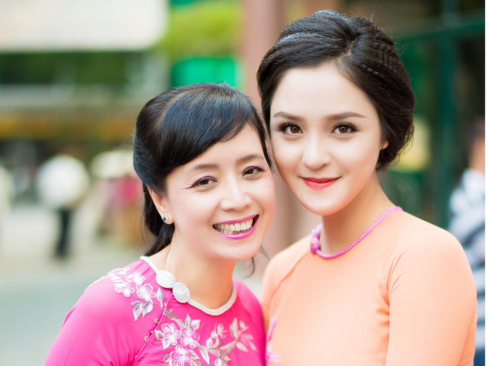 A hau Hoang Anh thich thu khi gap than tuong Chieu Xuan hinh anh