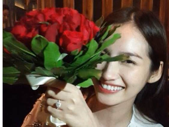 Ban trai Viet kieu chon ngay dep cau hon Hoa hau Truc Diem hinh anh