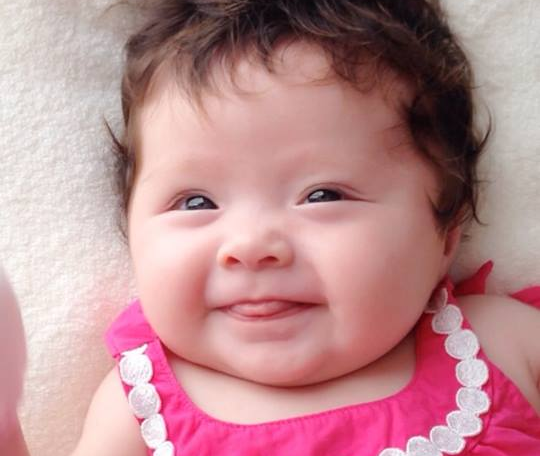 Con gai lai Tay dau long xinh nhu thien than cua Elly Tran hinh anh