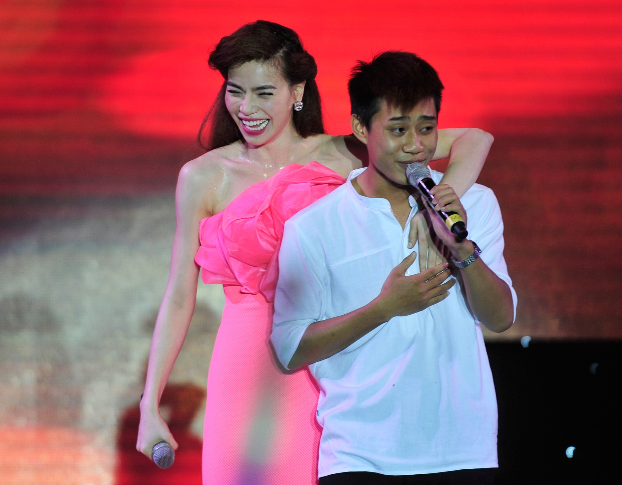 Ho Ngoc Ha tinh tu voi nam sinh dong the Noo Phuoc Thinh hinh anh