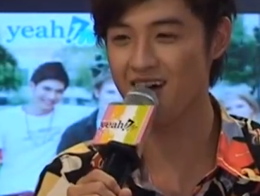 Thanh Duy hat cai luong bang tieng Anh hinh anh