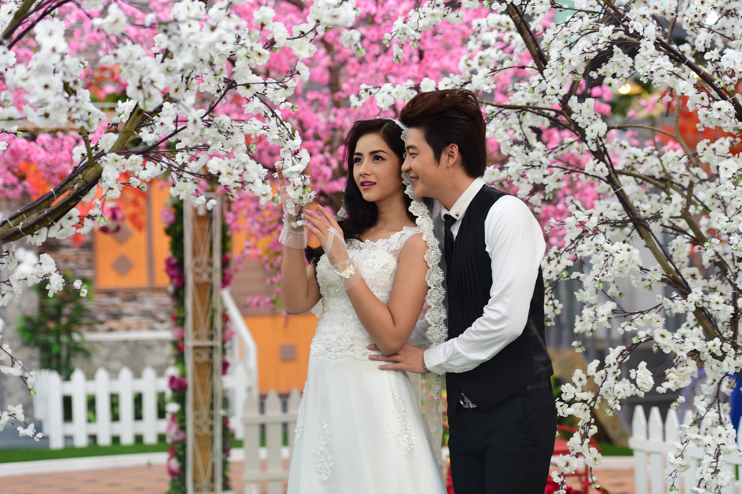 Phim truong anh cuoi lang man dau tien o mien Tay hinh anh