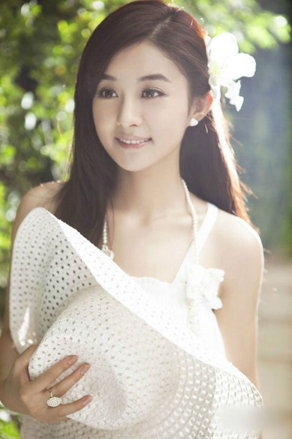 Bên cạnh những gương mặt đình đám, có 3 gương mặt trẻ khác cũng nhận được nhiều sự quan tâm của khán giả xứ Kim chi. Cùng với sự thành công của Sam Sam đến đây ăn nè, tiếng tăm của Triệu Lệ Dĩnh lan rộng ra khu vực. Hiện cô nàng đang bận rộn trong nhiều dự án phim mới.