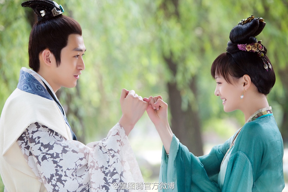  Phụng Đồ Đằng: Cặp đôi Trương Hàn – Trịnh Sảng lại tiếp tục được ghép đôi trong bộ phim “Phụng Đồ Đằng” với mối tình vô cùng éo le. Trịnh Sảng vào vai Thái Điệp, cô gái hồn nhiên, trong sáng thầm yêu đơn phương Phi Hồng (Trương Hàn).