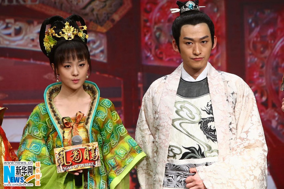 Với “Phụng Đồ Đằng”, đây là lần đầu tiên cặp đôi Cỏ - Xoăn xứ Trung nổi tiếng không được… yêu nhau. Khán giả yêu mến Trương Hàn – Trịnh Sảng vô cùng hy vọng Trương Hàn – Trịnh Sảng sẽ trở nên nổi tiếng như cặp đôi cổ trang Phùng Thiệu Phong – Dương Mịch trước đó.