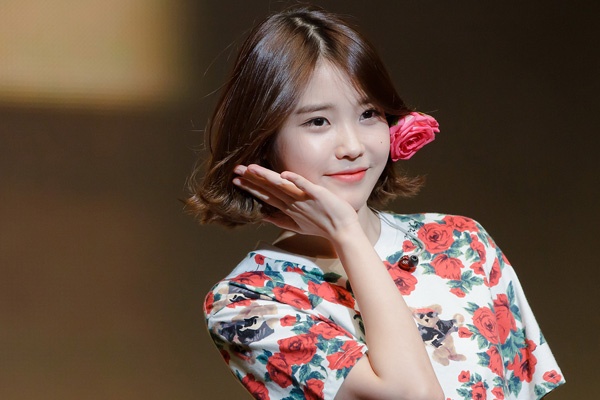 'Friday' - IU hinh anh