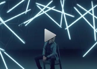 'Nghieng' - Nguyen Tran Trung Quan hinh anh