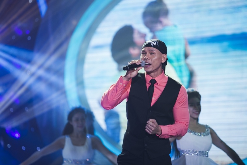 CA SĨ PHAN ĐINH TÙNG VỚI BÀI HÁT CON GÁI NHỎ CỦA BA. Chương trình show 6 Gương mặt thân quen Nhí mùa 2014 sẽ được phát sóng lúc 21g trên VTV3 ngày 07/11/2014