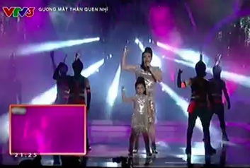 'Roar' - Uyen Nhi, Kyo York hinh anh