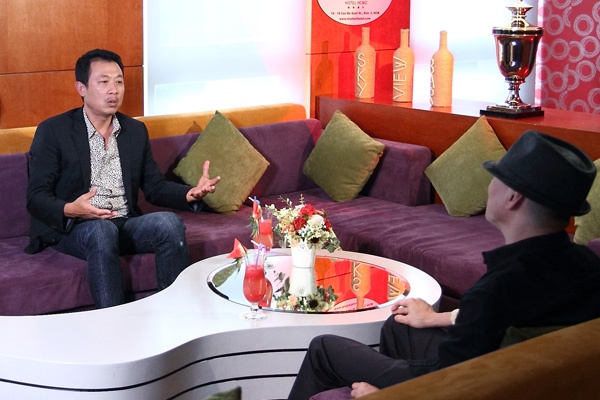 Van Son chia se ve gia dinh giau truyen thong nghe thuat hinh anh