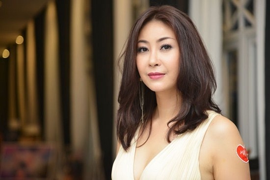 Hoa hau Viet truan chuyen duong tinh duyen hinh anh