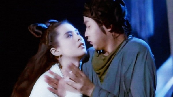 Vẻ đẹp ma mị đậm chất lieu trai toát ra từ thần thái, biểu cảm của Vương Tổ Hiền trong Thiện nữ u hồn.