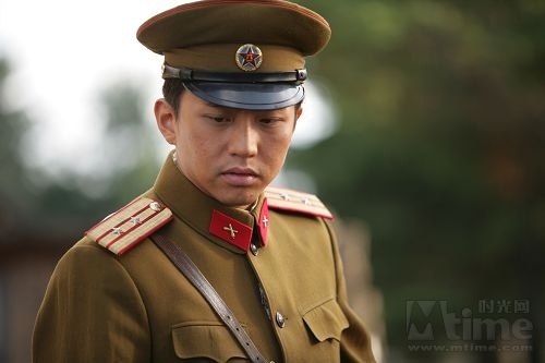 Ngoài Hạnh phúc như hoa, Đặng Siêu còn được thể hiện vai anh lính yêu nước trong Tập kết hiệu.