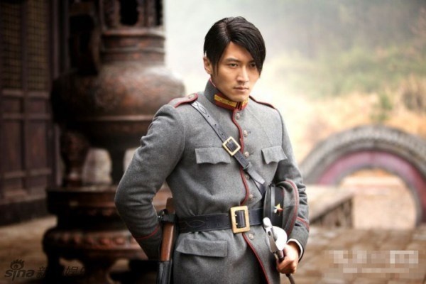 Trong phim, chồng cũ Trương Bá Chi vào vai nhân vật phản diện vô cùng tàn ác, sẵn lòng hãm hại cấp trên của mình do Lưu Đức Hoa đóng.