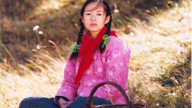 Chương Tử Di đẹp mộc mạc, giản dị trong bộ phim đầu tiên trong sự nghiệp điện ảnh của mình, Đường về nhà.