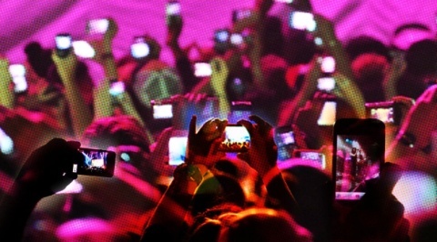 Thoi khan gia tho o voi nghe si hinh anh