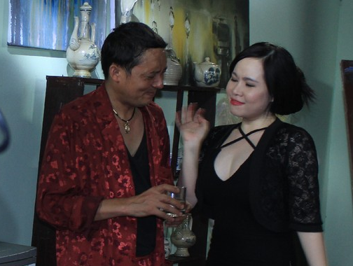 'Ba Tung ban truyen hinh' het gia 200 trieu de khoe nguc hinh anh