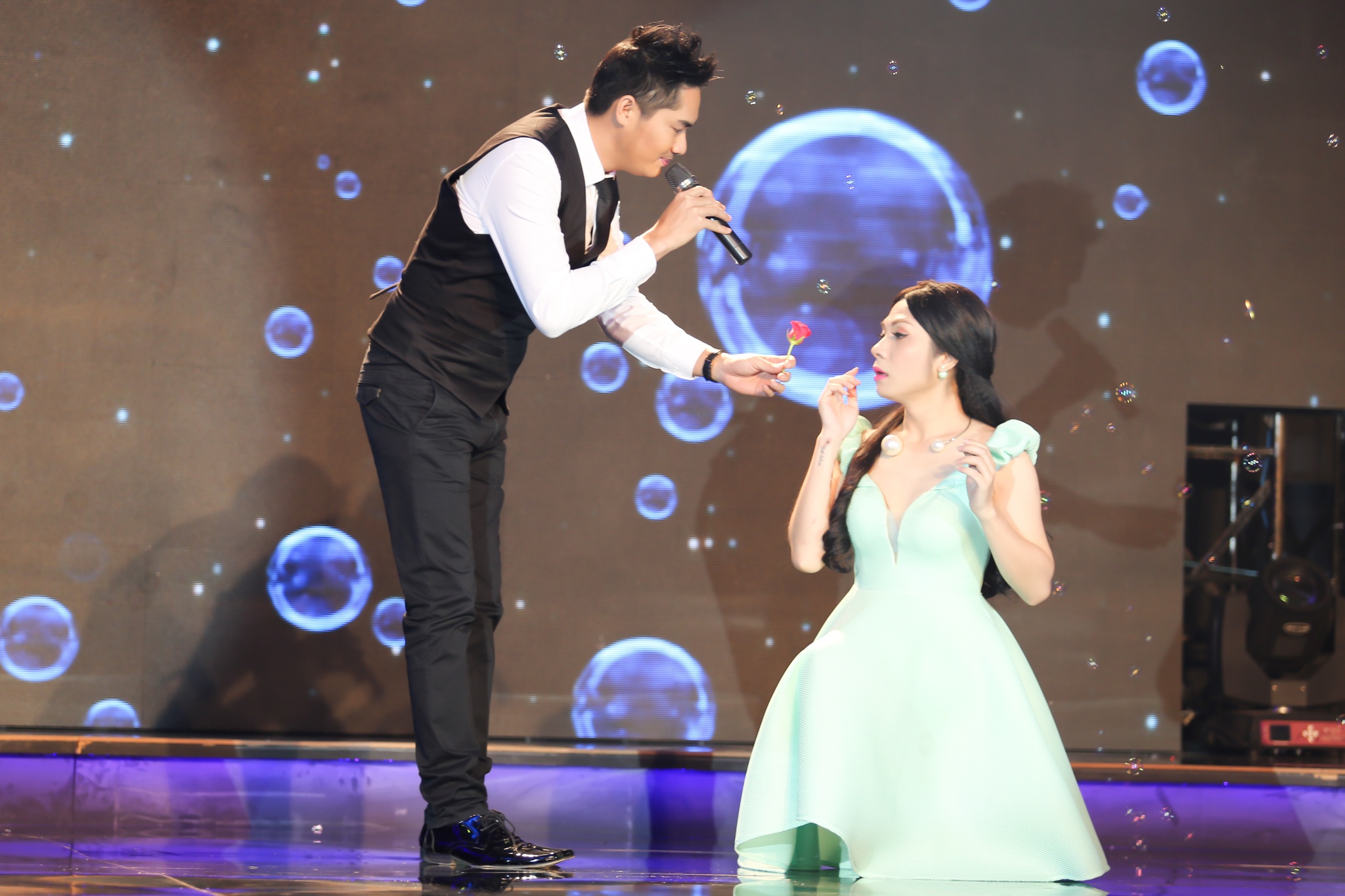 'Loi to tinh de thuong' - Minh Luan hinh anh