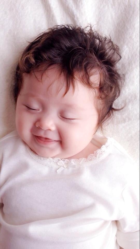 Vì có bố là người gốc châu Âu nên Mộc Trà sở hữu rất nhiều nét lai Tây. Chia sẻ về cái tên khá đặc biệt của con gái, Elly tiết lộ, cô thích những cái tên thật giản dị, cũng thay cho mong muốn cuộc sống của con gái sau này thật nhẹ nhàng và đơn giản. 