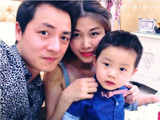 Dang Khoi tu tay cat ron, thay bim cho con hinh anh