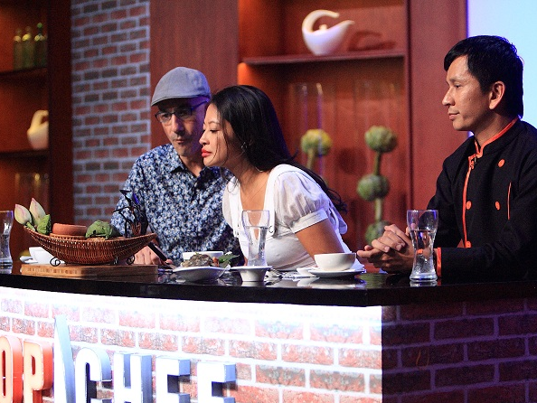 Giam khao Top Chef bi thi sinh bat 'thang tung' hinh anh