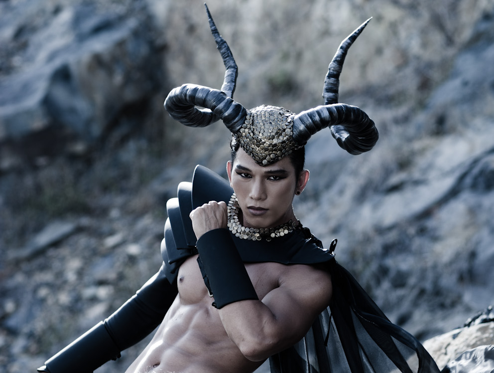 Ngoc Tinh doi mu sung trau, khoe body 6 mui hinh anh