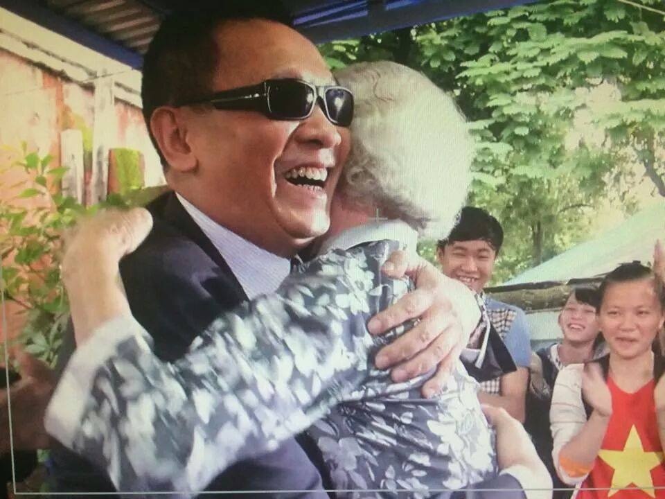 Cu ba den tu Hue khien Lai Van Sam dung hinh hinh anh