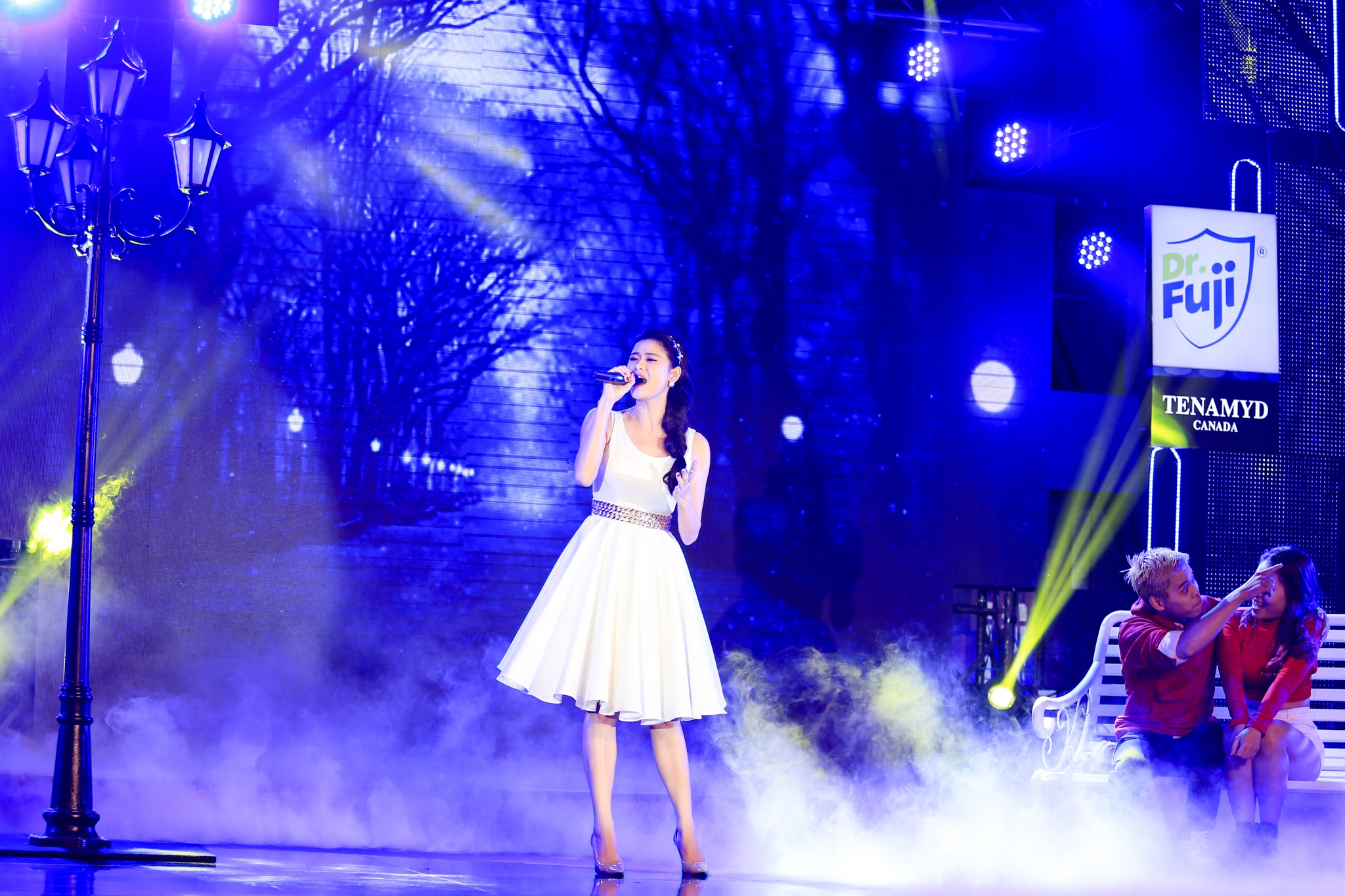 Truong Quynh Anh the hien lien khuc hinh anh