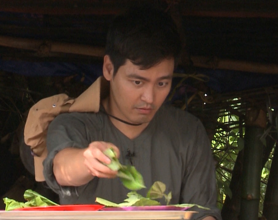 Phan Anh noi cau voi con gai khi cung ban banh xeo hinh anh