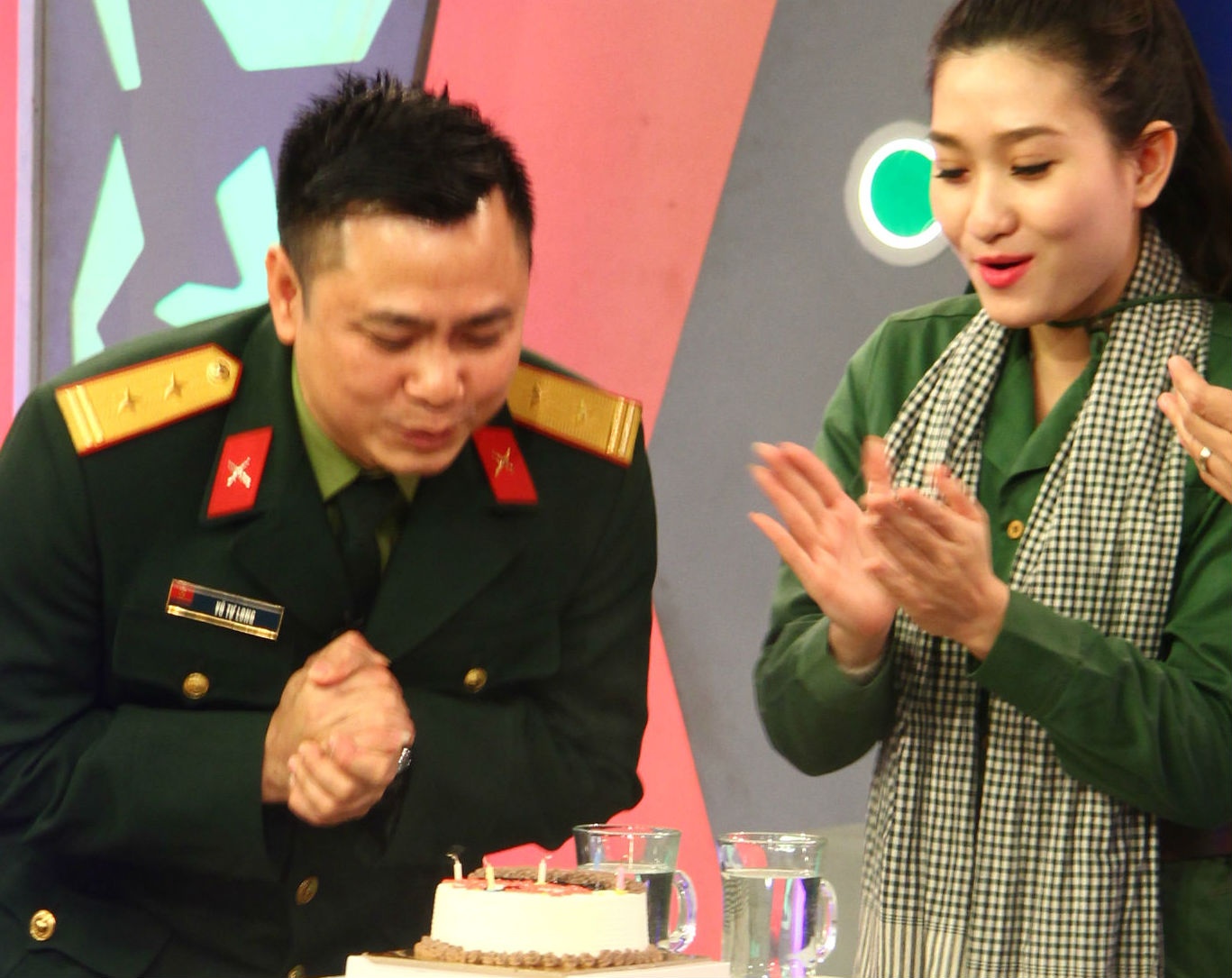 Tu Long bat ngo duoc to chuc sinh nhat tren song truyen hinh hinh anh