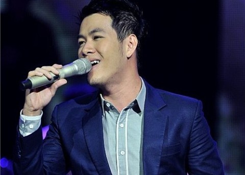 Ho Trung Dung tra loi phong van Artist on the mic hinh anh