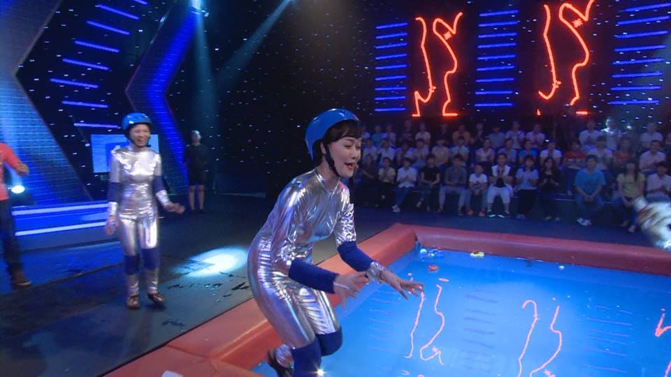 Vong tuong tang toc - Nguoi di xuyen tuong hinh anh