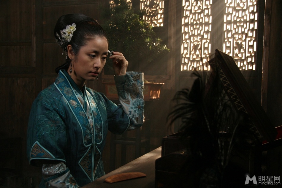 Khi thấy tạo hình của mình, nàng Tử Vi cho biết cô cảm thấy khá tiếc nuối vì hóa trang của nhân vật Trịnh Tú Vân tuổi xế chiều vẫn “không đủ già”.