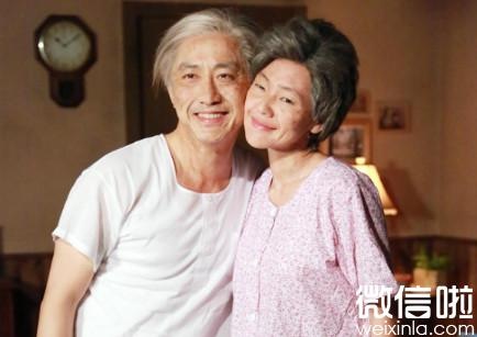 Lão bà Từ Hy Đệ nhí nhảnh post hình cùng lão ông trong hậu trường.