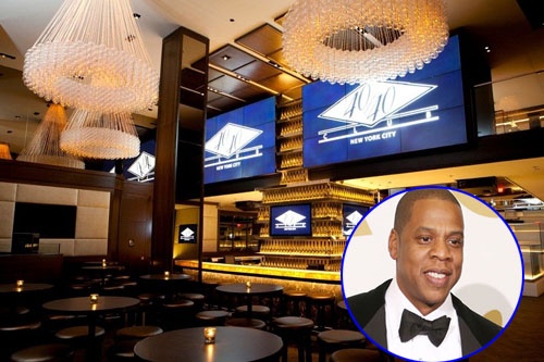 Rapper Jay-Z, chồng nữ ca sĩ da màu Beyonce mở nhà hàng 40/40 Club ở New York ngày 18/06/2003. Anh còn  mở thêm hai chi nhánh tại Atlantic và Las Vegas, nhưng nhà hàng ở Las Vegas đã đóng cửa.